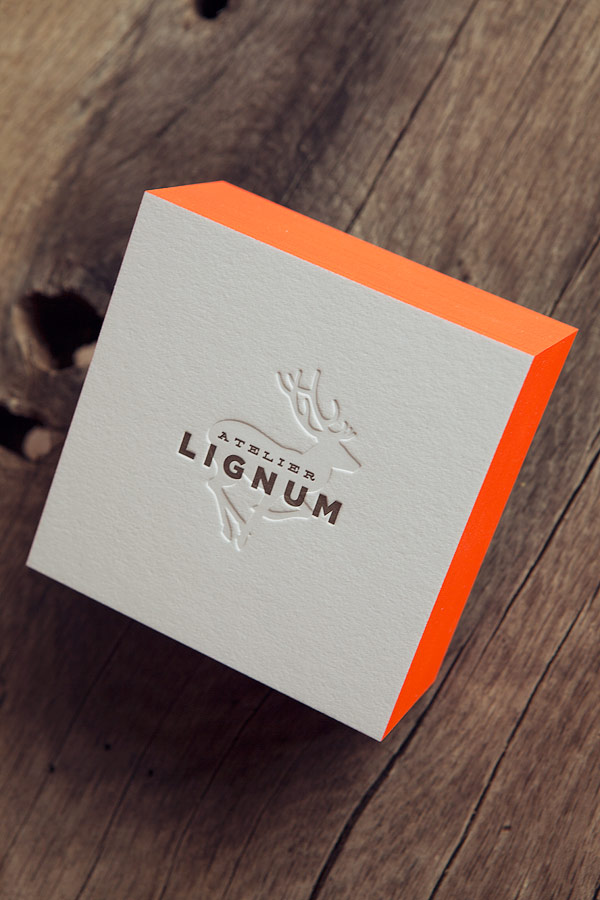 Cartes de visite Atelier Lignum sur papier épais 100% coton / Impression recto verso 1 couleur et débossage à sec et couleur sur tranche 